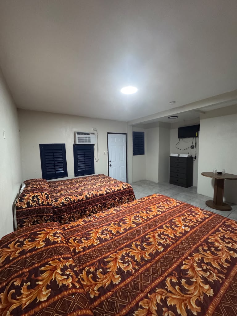 Double Bed Room - Monterey Motel Long Beach